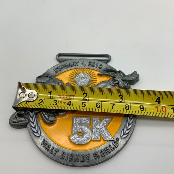 Disney Walt Disney World Mickey & Pluto 5K January 2018 Pewter Medal - Picture 8 of 9